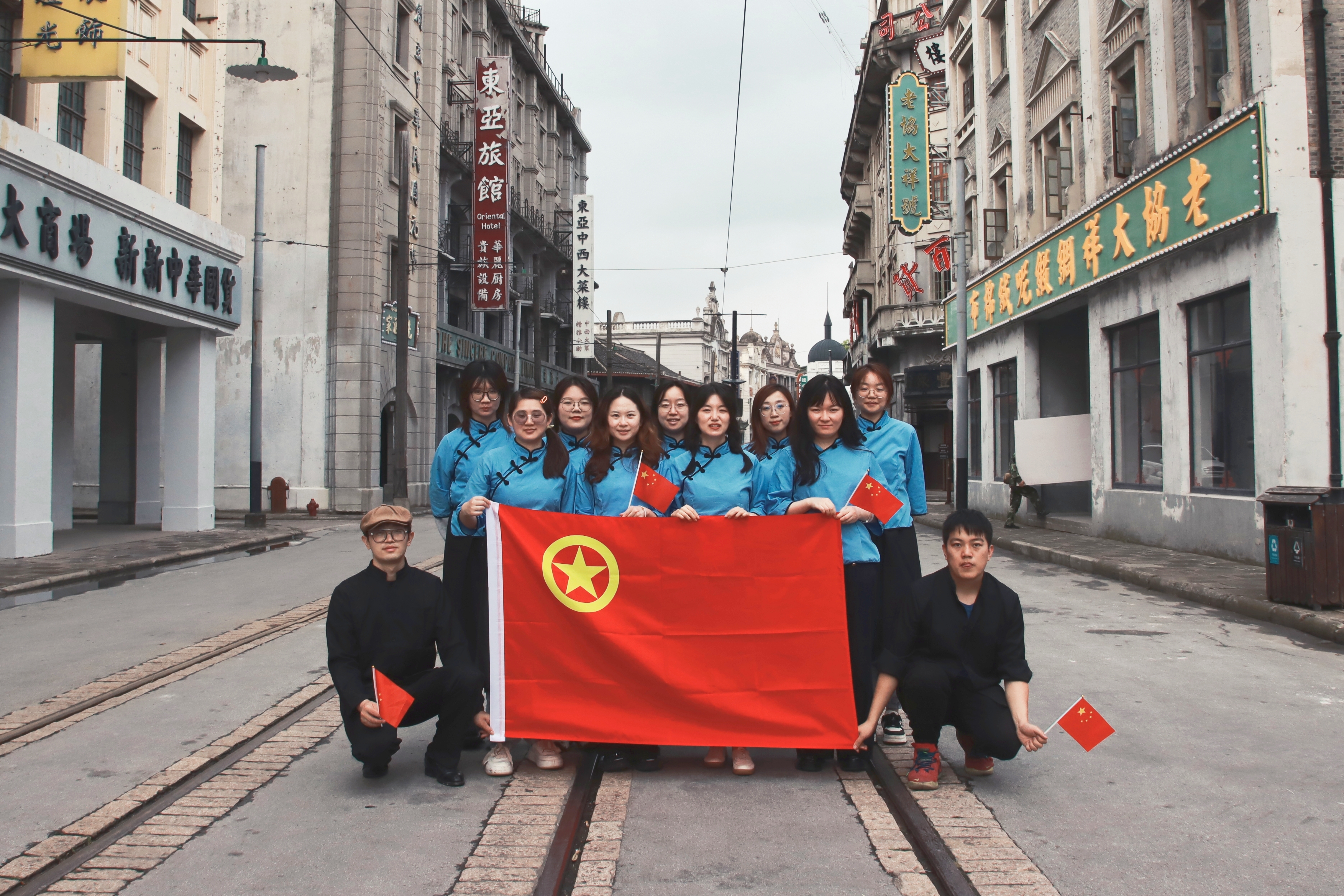 团聚青春 工筑港湾
